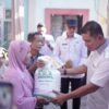 Launching Penyaluran Bantuan Pangan Tahun 2026, Bupati Solok Serahkan Bantuan kepada 2.197 KK