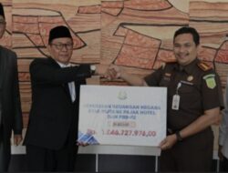 Walikota Bukittinggi Ganjar Penghargaan Kepada Kejari Bukittinggi Dalam Peran Mediasi Ungkap Tunggakan Pajak Miliaran