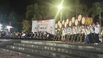 Ribuan Masyarakat Meriahkan Takbiran di Jam Gadang