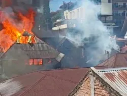 Wali Kota Bukittinggi Tinjau Lokasi Kebakaran di Kayu Kubu, Seorang Lansia Meninggal Dunia