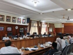 Sopir Angkot Keluhkan Trayek hingga Persaingan Transportasi Ke DPRD  Bukittinggi 