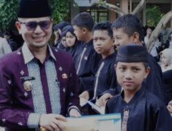 SMPN 3 Bukittinggi Beri Penghargaan untuk Siswa Penabung Haji dan Salurkan Bingkisan Ramadan