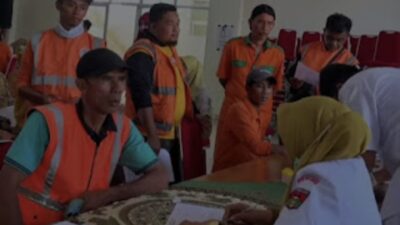Pasukan Oren Bukittinggi, Pahlawan Kebersihan yang Bekerja Saat Warga Terlelap