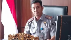 Produktif di Balik Jeruji, Warga Binaan Lapas Lubuk Basung Kejar Target 8.000 Pesanan Atap Rumbia