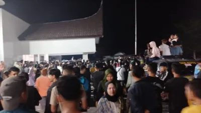 Oknum LSM Nakal Kerap Bikin Gaduh di Gelandang  ke Mapolres Oleh Ribuan Warga Sijunjung