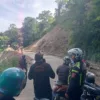 Longsor Tutup Akses Jalan Sungai Landia, Alat Berat Dikerahkan untuk Percepat Penanganan