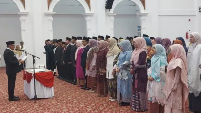 53 ASN dan Kepala Sekolah Dilantik, Wako Bukittinggi Tekankan Pelayanan dan Mutu Pendidikan