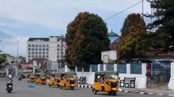 Tinjauan Teori Organisasi: Studi Kasus Dinamika Aturan Transportasi Lokal