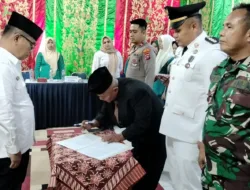 Serah Terima Jabatan Camat dan Pelantikan Ketua TP-PKK Kecamatan Payung Sekaki Berlangsung Khidmat