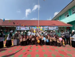 Bunda Guru PGRI Kabupaten Solok, Ny Nia Jon Firman Pandu Hadiri Kegiatan MPLS Ramah di SDN 10 Koto Baru
