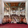 Ny. Nia Jon Firman Pandu, S.Si, Msi. Hadiri Sosialisasi Persiapan Remaja Berkarakter, Sehat, dan Cerdas di SMAN 1 Kubung