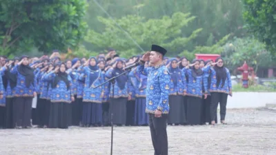 APEL GABUNGAN PEMKAB SOLOK, BUPATI JON FIRMAN PANDU TEKANKAN ASN TINGKATKAN KINERJA DAN PELAYANAN MASYARAKAT