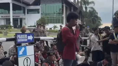 Aksi Mahasiswa Fort De Kock Molor Desak Wali Kota Copot Kasatpol PP dan Sempat Sentil Wartawan