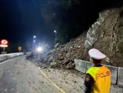 Jalur Padang–Bukittinggi Lumpuh, Longsor di Lembah Anai Tutup Akses Jalan