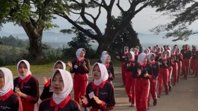 60 Orang Calon Paskibraka Sambut Ny. Kurniati dengan Formasi Khas Pasukan Pengibar Bendera, Turut hadir dan Sukseskan kegiatan Solok Sehat 