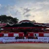 Wakil Bupati Candra Pimpin Upacara Penurunan Bendera HUT ke-81 RI di GOR Batu Batupang