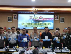 Kapolres Padang Panjang Pimpin Konferensi Pers, Sabu dan Sejumlah Barang Bukti Diamankan