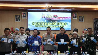 Kapolres Padang Panjang Pimpin Konferensi Pers, Sabu dan Sejumlah Barang Bukti Diamankan