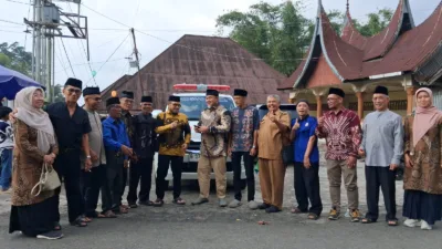 H. Erwin Lismar Suku Pili,Serahkan Ambulans untuk Nagari Koto Tuo, Diharapkan Mudahkan Warga Saat Kondisi Darurat