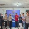 Satlantas Polresta Bukittinggi bagikan masker untuk wartawan