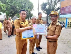 Kelurahan Koto Selayan memperoleh uang pembinaan sebesar Rp2,5 juta.