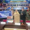 BANTUAN TERUS MENGALIR, PT. KARYA SEMANGAT MANDIRI SALURKAN 7.500 BUTIR TELUR UNTUK KORBAN GALODO SOLOK