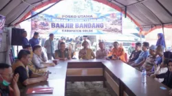 Bupati Solok Serahkan Bantuan untuk Korban Galodo Arosuka, Pemkab Perkuat Sinergi Pemulihan