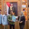 Bupati Solok Serahkan Dokumen R3P Bencana Banjir Bandang Arosuka kepada BNPB